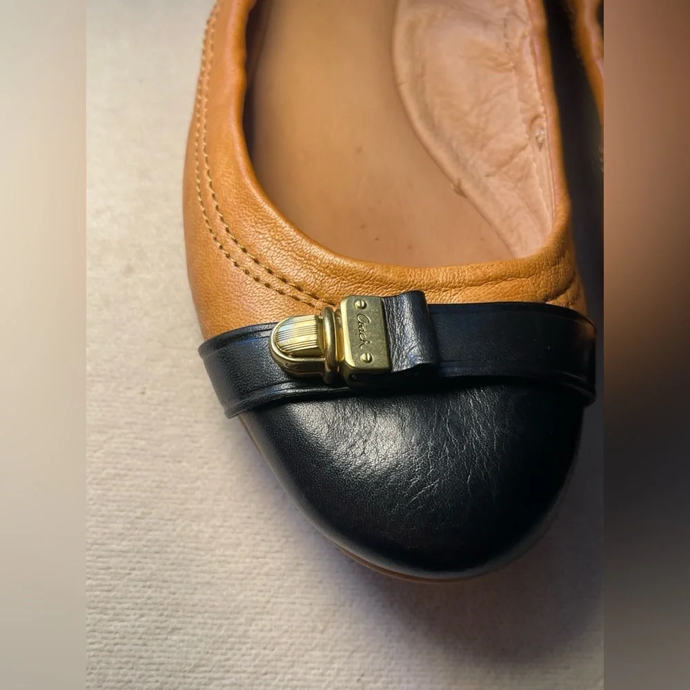 Coach Delphine Flats Tan and Black Flats with side Buckle Detail - Picture 3 of 6